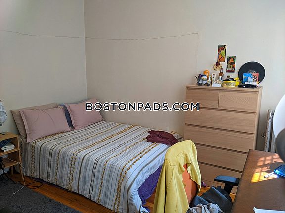 3rd image of 16 Fuller St APT 3