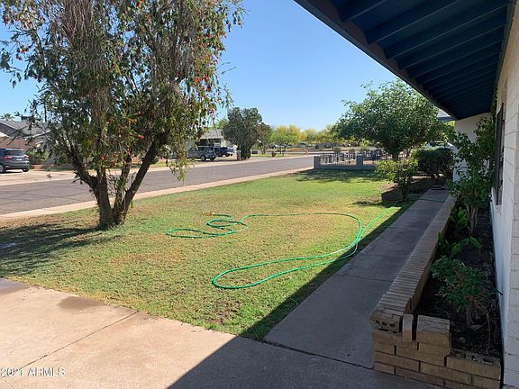 4th image of 2337 E School Dr