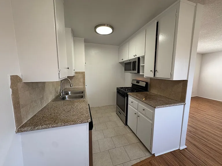11865 Rochester Ave — Photo 1