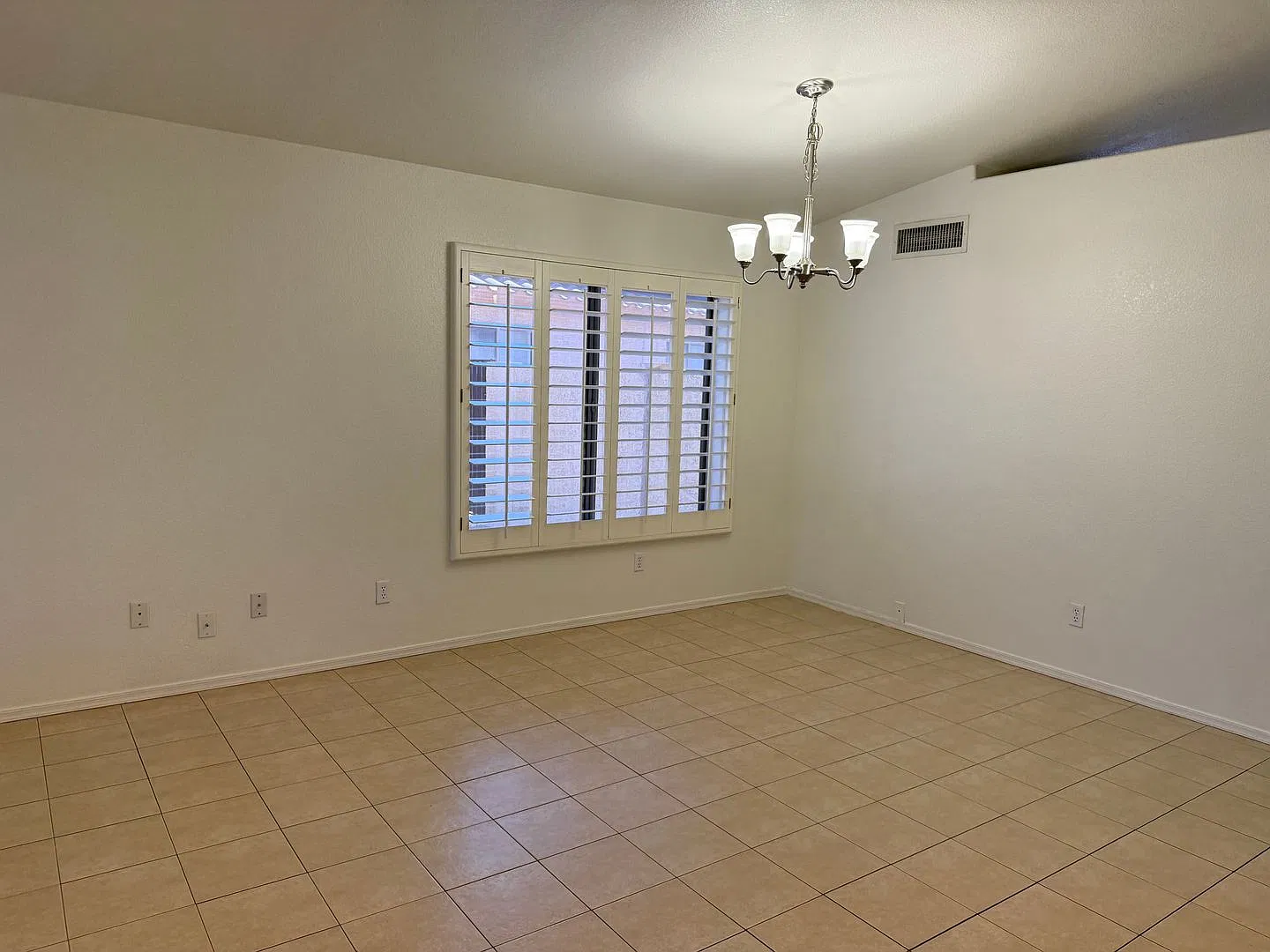 North Phoenix Rental — Photo 3