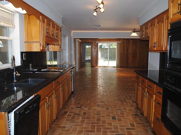 5th image of 134 Seal Ave