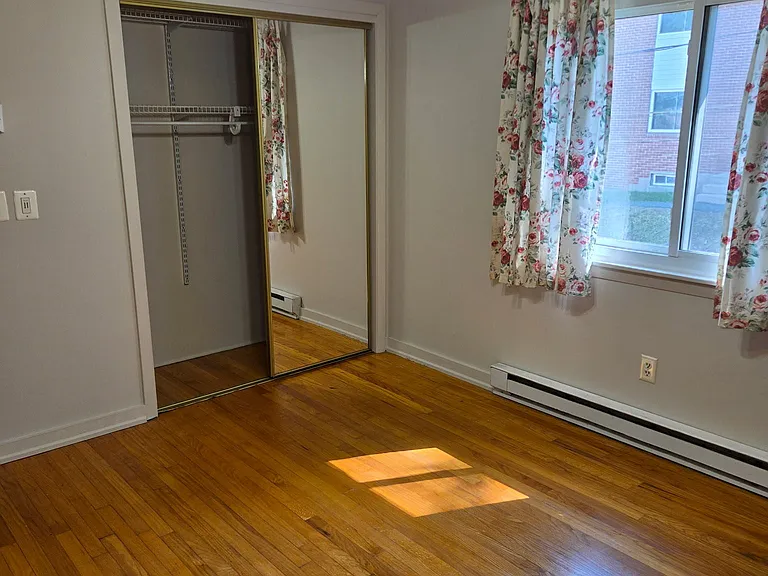 8D W Queen St #8-D — Photo 6