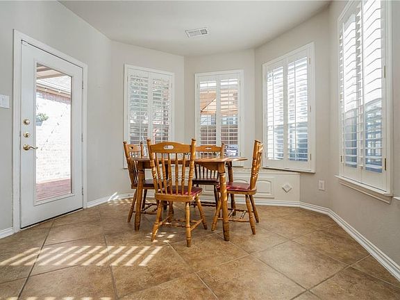 5th image of 2735 Excalibur Dr