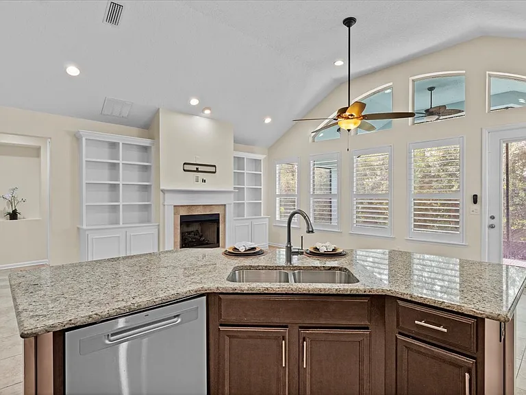1201 E Redrock Ridge Ave — Photo 24