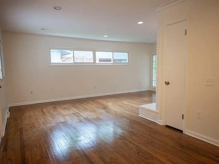 204 Hazelwood Dr — Photo 9