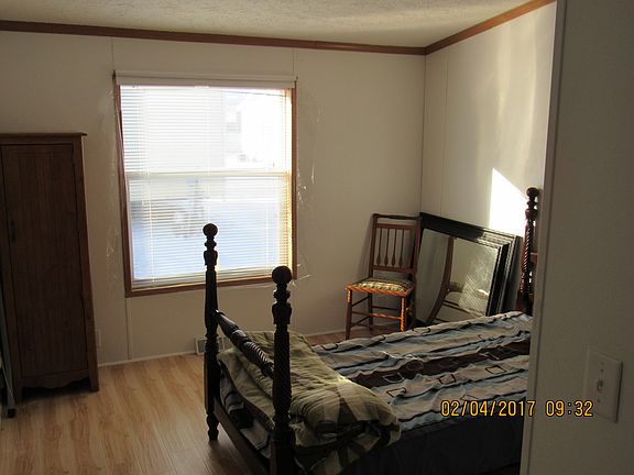 5th image of 16198 Oxford Ct
