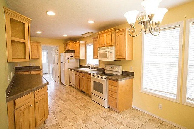 1st image of 1029 E Miller Dr