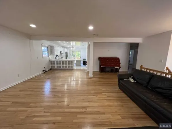 15 Henry Street image 9 of 10