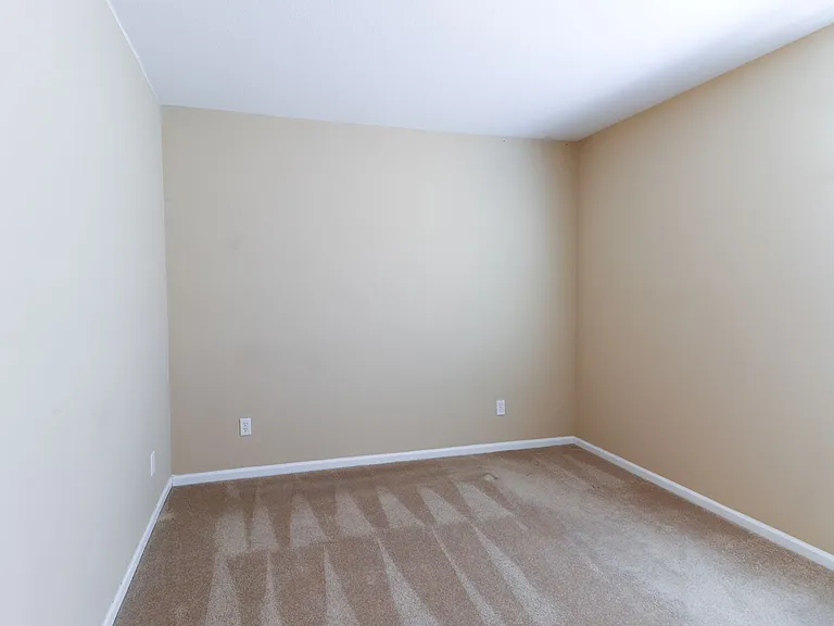 613 Bear Valley Ct — Photo 12