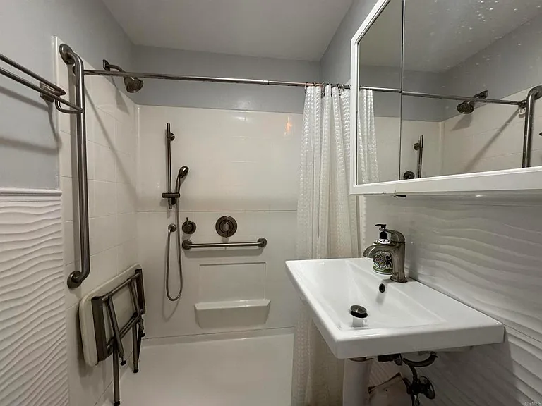 325 Elm Ave — Photo 16