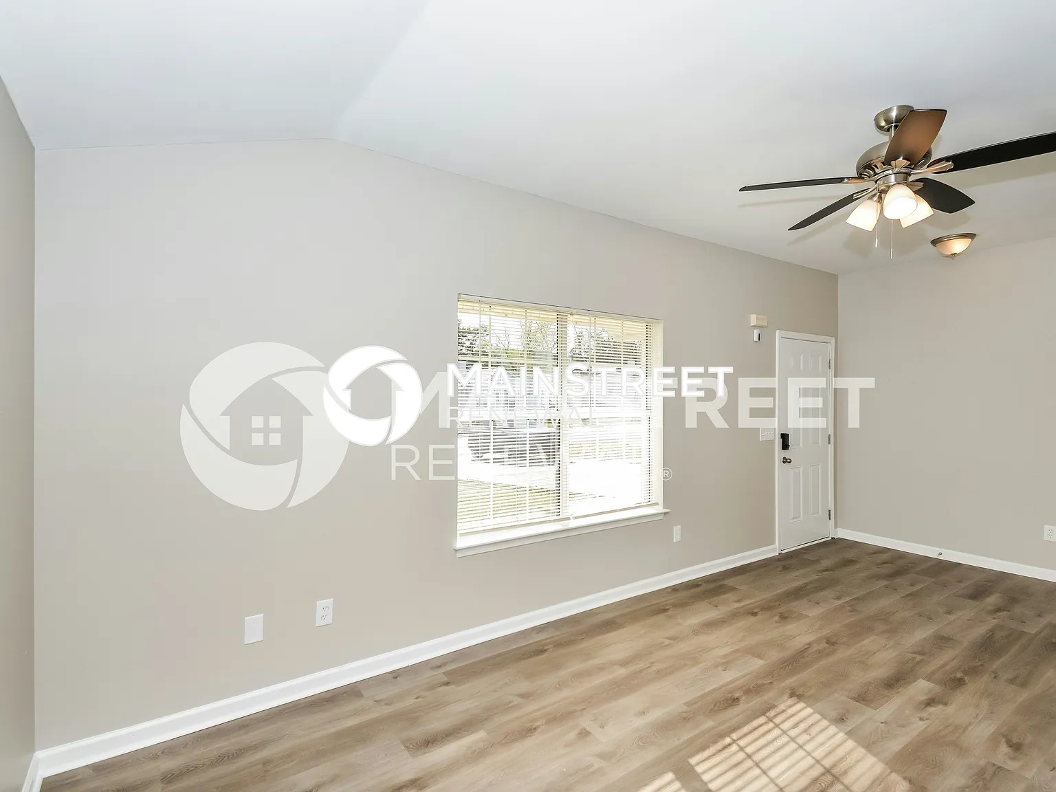 862 Lavergne Ln — Photo 3