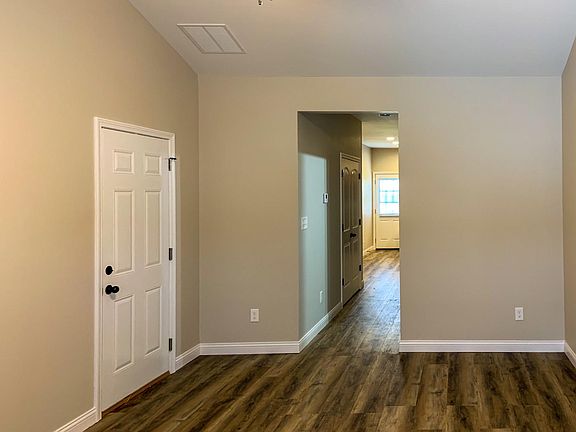 Entry/Living Room