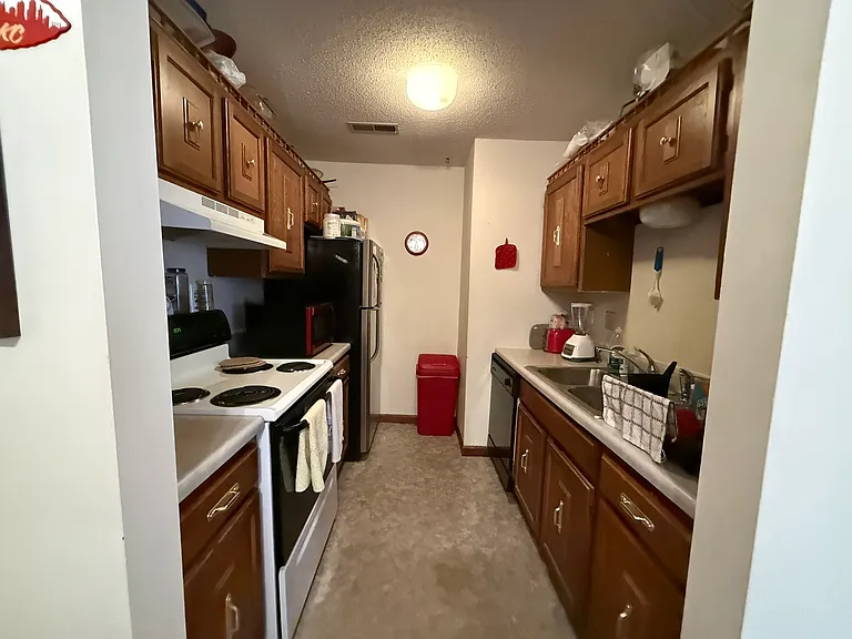 1016 Millwood Dr — Photo 6