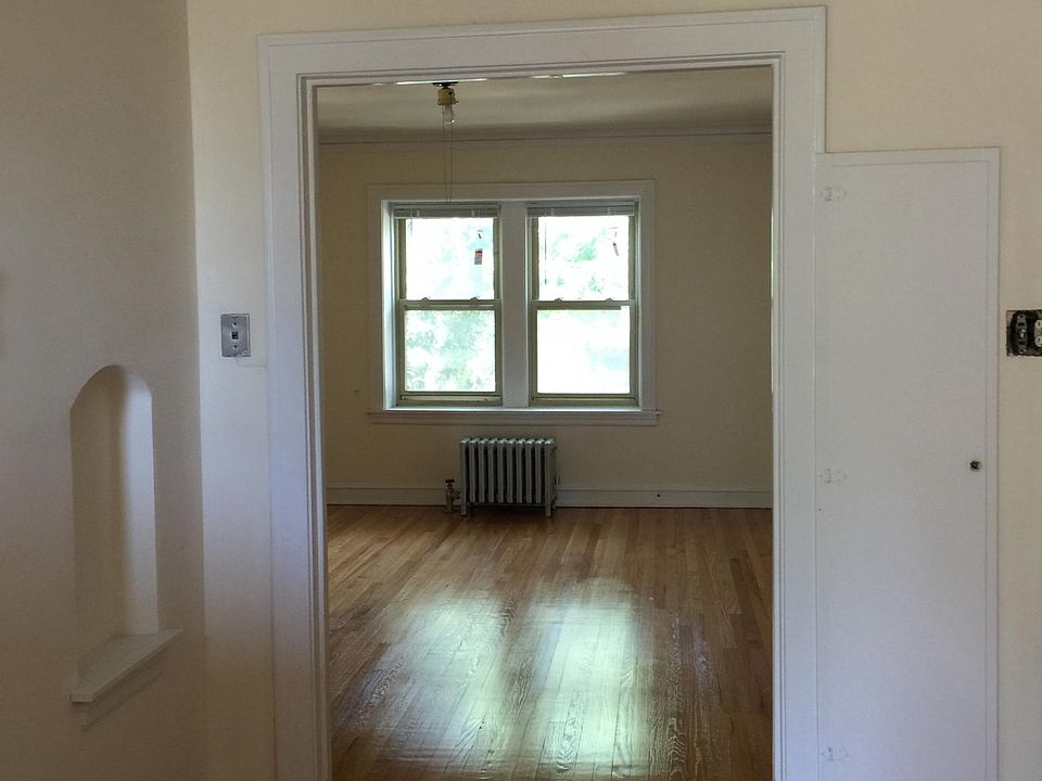 2nd image of 2615 W Wellington Ave APT 2G
