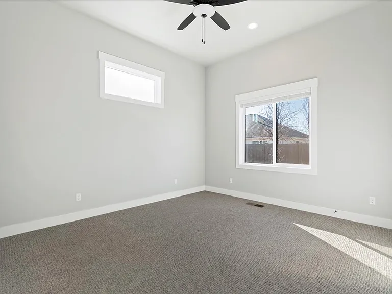 1925 N Rockdale Ave — Photo 33
