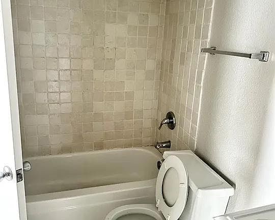 5th image of 2129 Park Willow Ln APT C