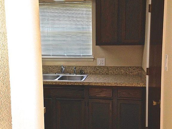5th image of 721 Laurelwood Dr APT A
