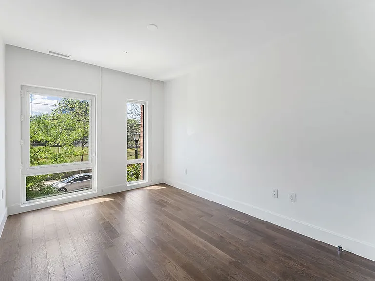 372 9th Luxury Rentals — Photo 51