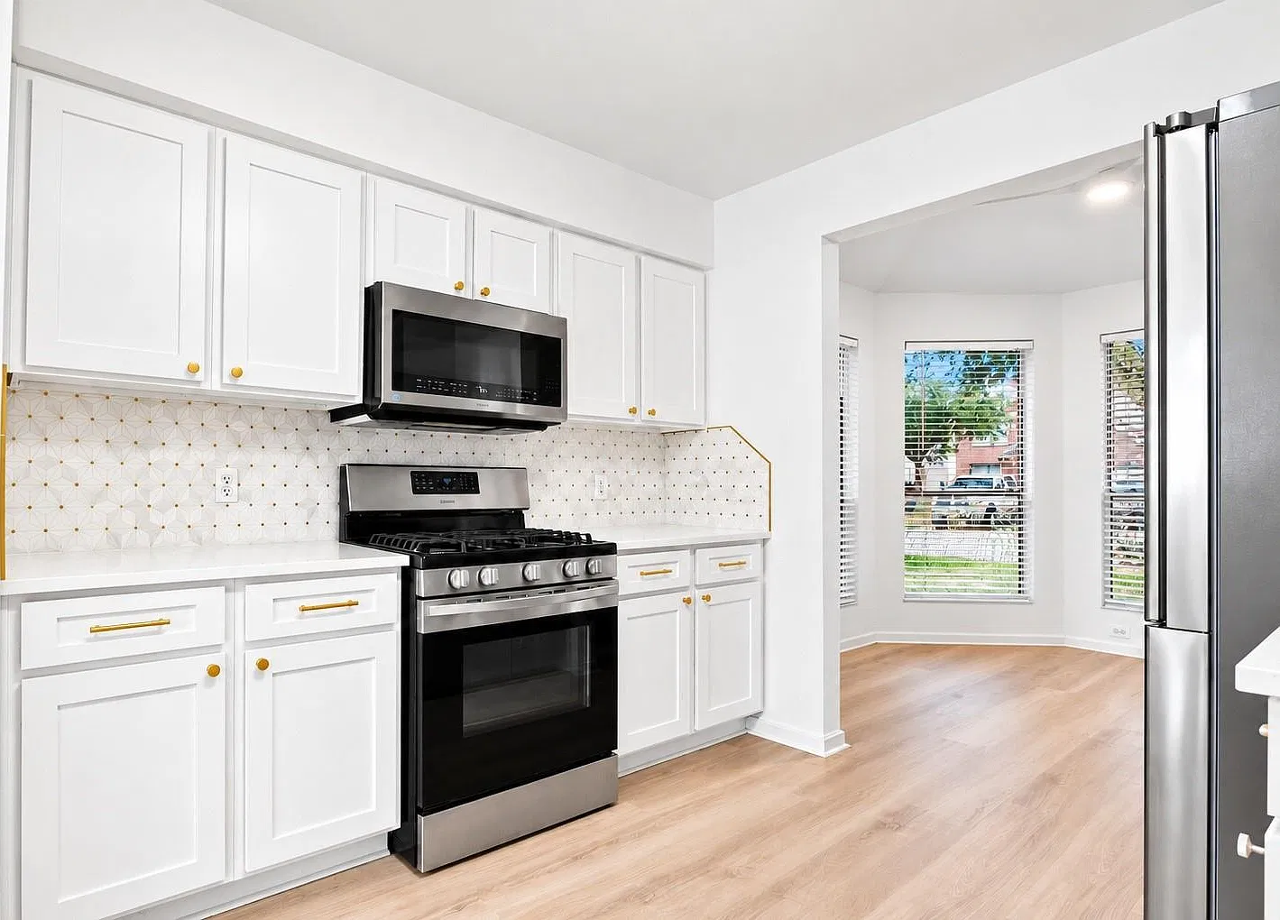 4 bed, 2.5 bath, 2260 sqft, $2,300 — Photo 2