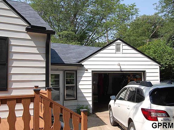 3rd image of 415 Hillcrest Dr