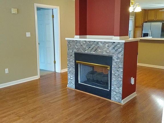 dual fireplace (in living room and kitchen area)