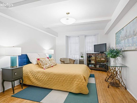 4th image of 465 W 23rd St APT 2G