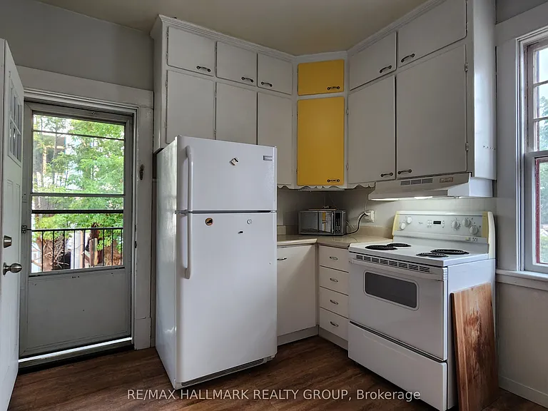 125 Glenora St #3 — Photo 24