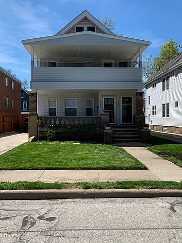 1382 Phelps Ave Photo 1