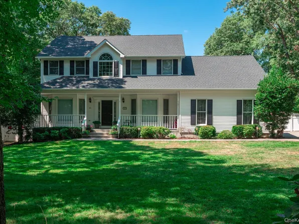 44 Croft Lane, Smithtown, NY 11787