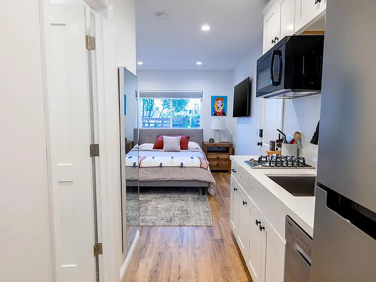 727 W 11th Ave #B — Photo 12