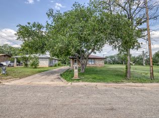 254 Prairie St, Uvalde, TX 78801