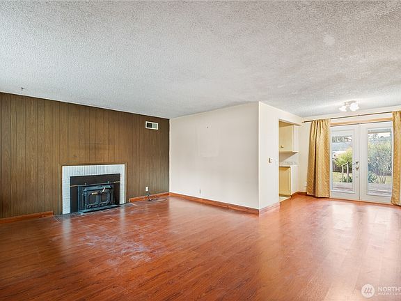 4th image of 15726 Palatine Avenue N