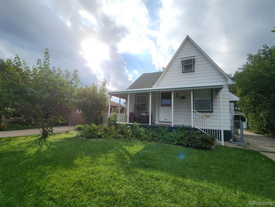 976 Lafayette Blvd, Lincoln Park, MI 48146