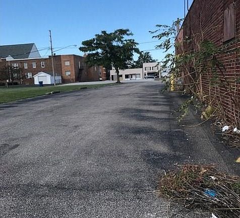 3rd image of 208 W 8th St