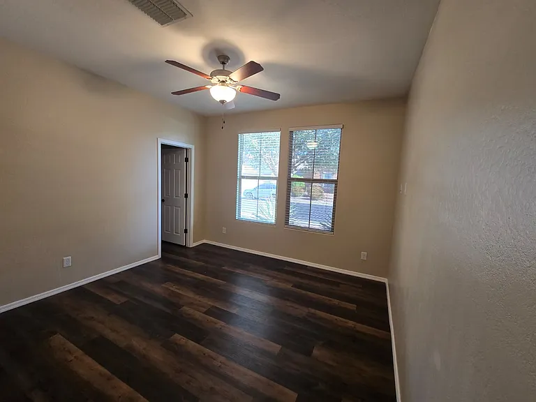 18328 W Saguaro Ln — Photo 11