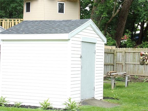 4th image of 111 Garden City Dr