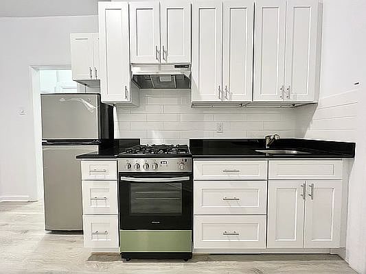 3rd image of 311 E 93rd St APT 4N