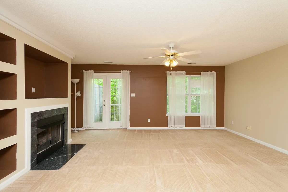 Building Photo - 230 Blackbird Ct