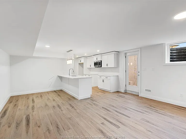 253 Livingstone Cres — Photo 6