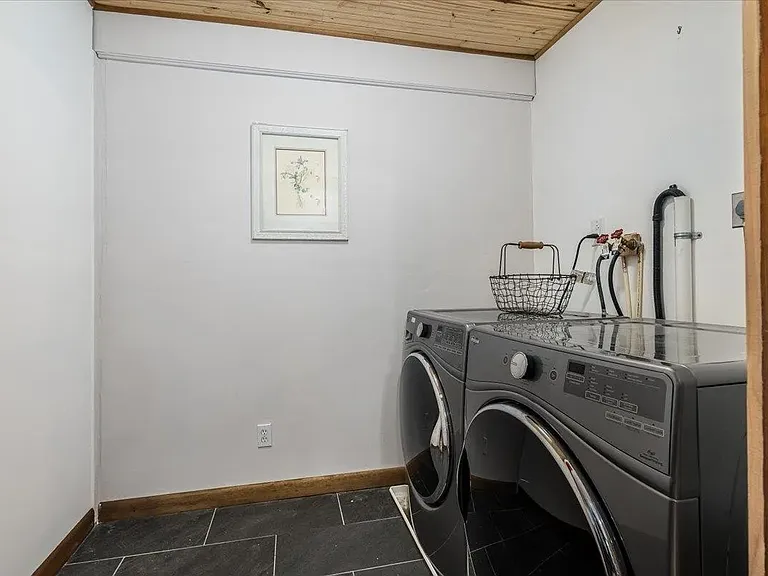 58 Violet St — Photo 9