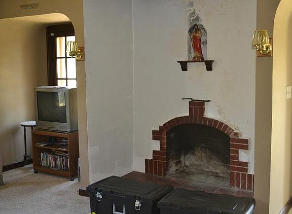 4th image of 105 S Wittfield St
