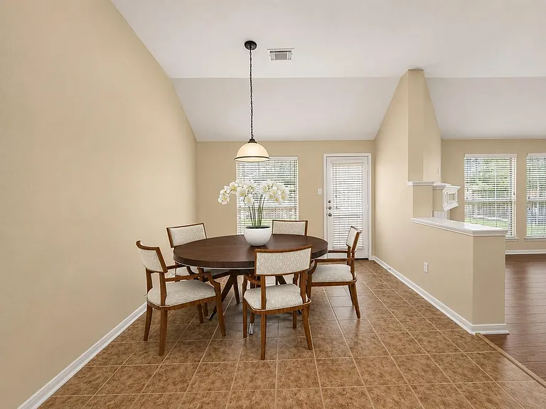 9010 Carriage Point Dr — Photo 3
