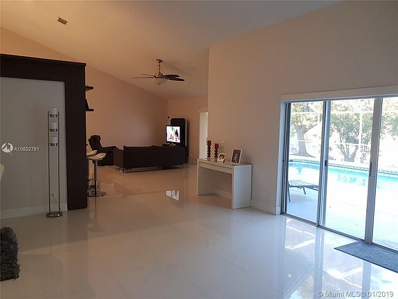 4th image of 16365 NW 11th St