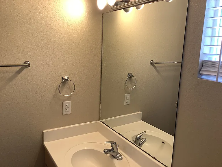 7623 Banyon Ave NW — Photo 14