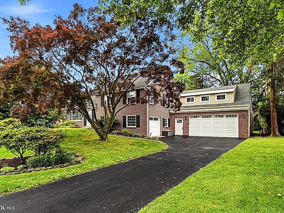 2nd image of 118 Cameron Dr