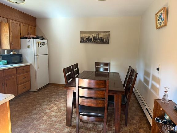 3rd image of 18 Ashburn Cres #16