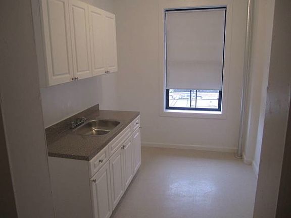 3rd image of 387 E Mosholu Pkwy N APT 5A