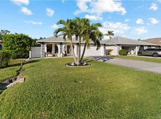 733 93rd Ave N, Naples, FL 34108