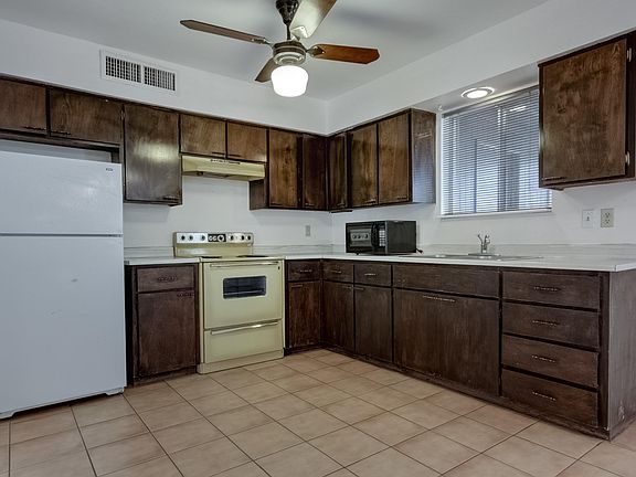 3rd image of 9006 E Gary Ln