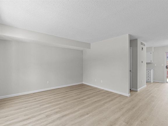 5th image of 10521 Roseton Ct